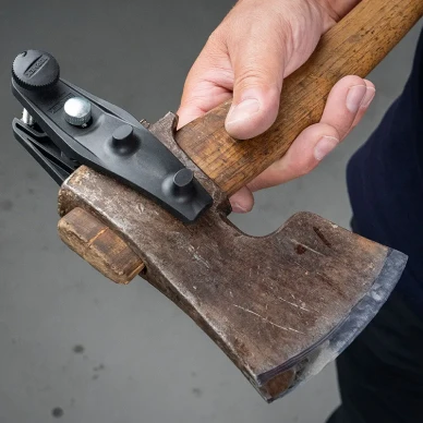 AX 40 Axe Jig mounted on axe kuva