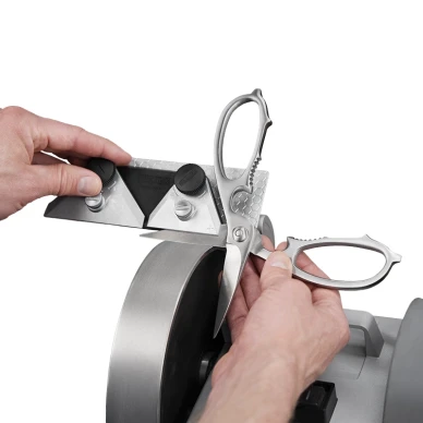 SC 60 Scissors Jig Sharpening on Tormek T 2 800x800 kuva