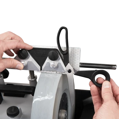 SC 60 Scissors jig in use 800x800 kuva